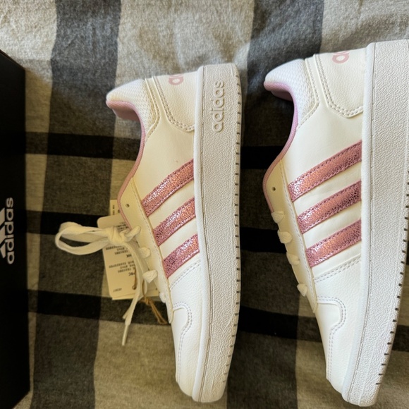 Adidas Kids Hoops 2.0K Shoes - Brand New with Tags - White with Pink Glitter!! - Picture 7 of 10